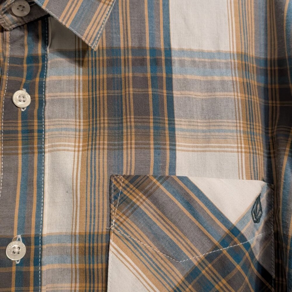 Volcom Causal Long Sleeve Button Up Large - Picture 3 of 3